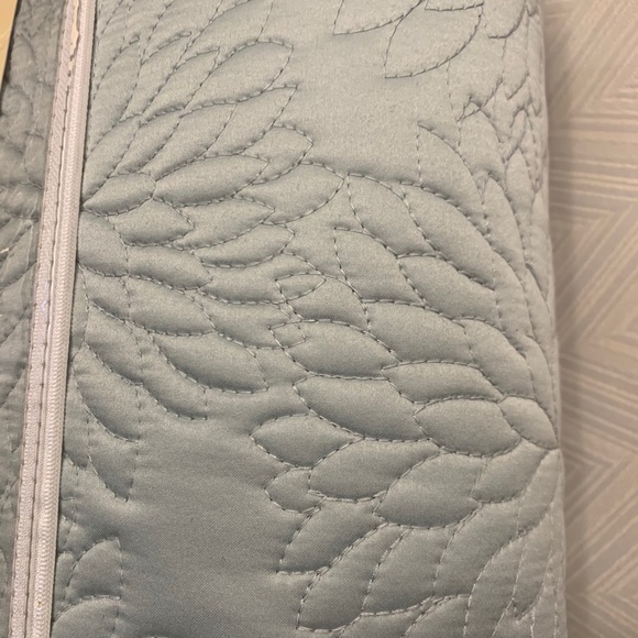 Dkny Bedding Dkny King Sized Floral Quilt Poshmark